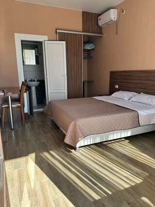 Гостиница Причал 38 Джубга Стандартный двухместный номер с 1 кроватью или 2 отдельными кроватями-6